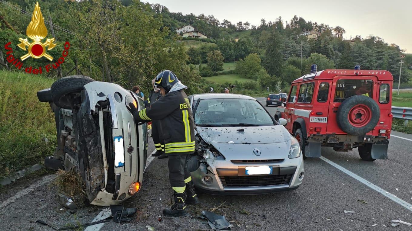 Schianto lungo via Risorgimento a Felina, due feriti