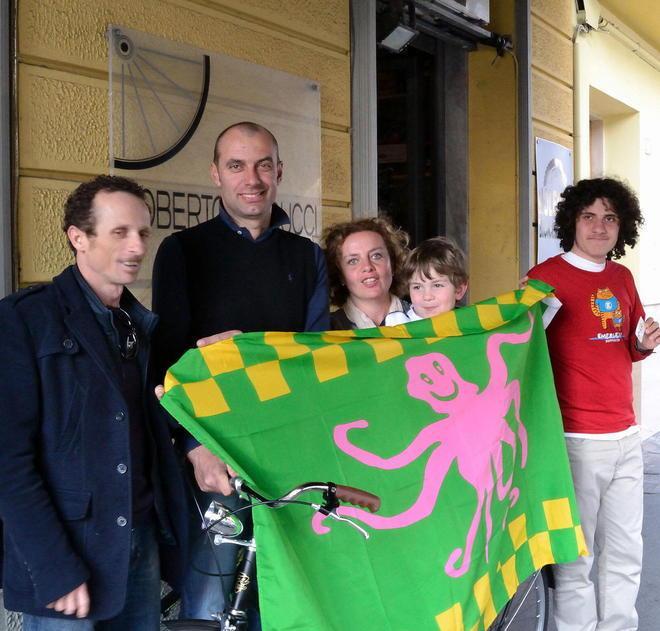 La famiglia Lombardi vince la Ciclopedalata in maschera