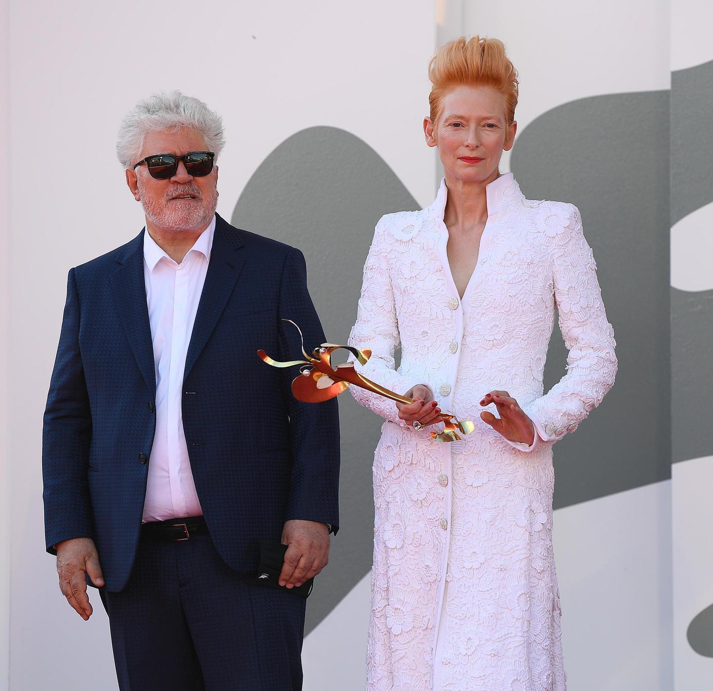 Almodovar, 30 minuti di un monologo-thriller: «Ho riletto Cocteau e l’ho fatto mio. Osando» 