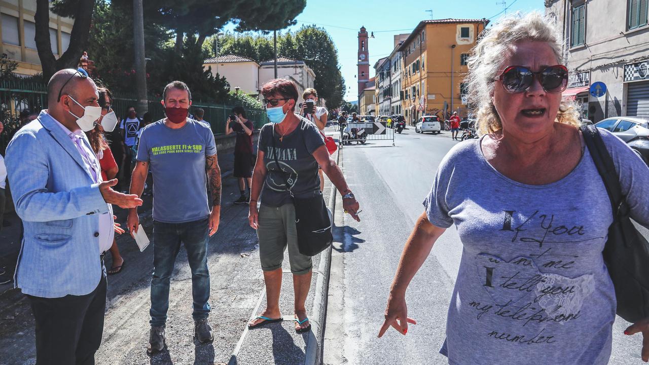 Un momento della protesta in via Galilei (foto Dario Marzi)