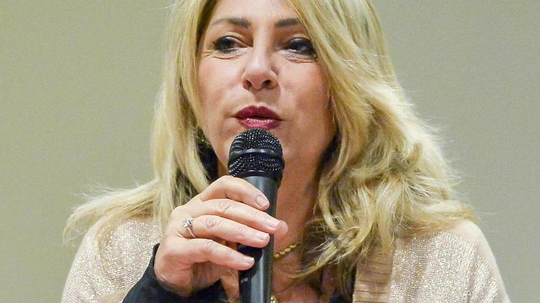 L'assessora Grieco dice no ai sindaci elbani: «La scuola ripartirà il 14, vogliamo dare un segnale di ritorno alla normalità»