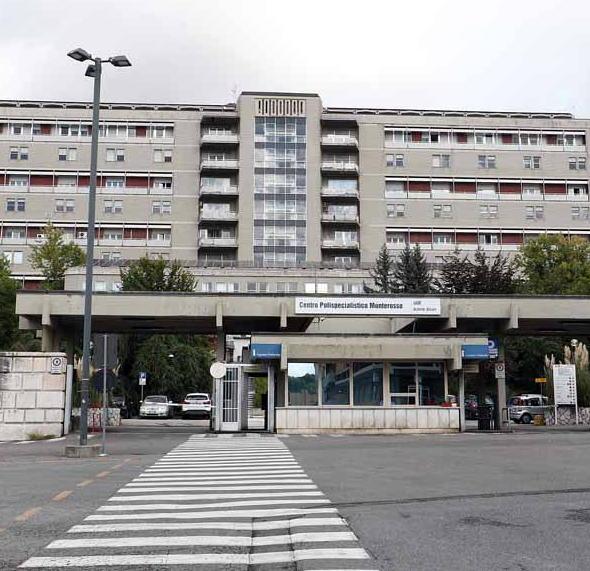 «L’ingresso del monoblocco è in condizioni indecenti»
