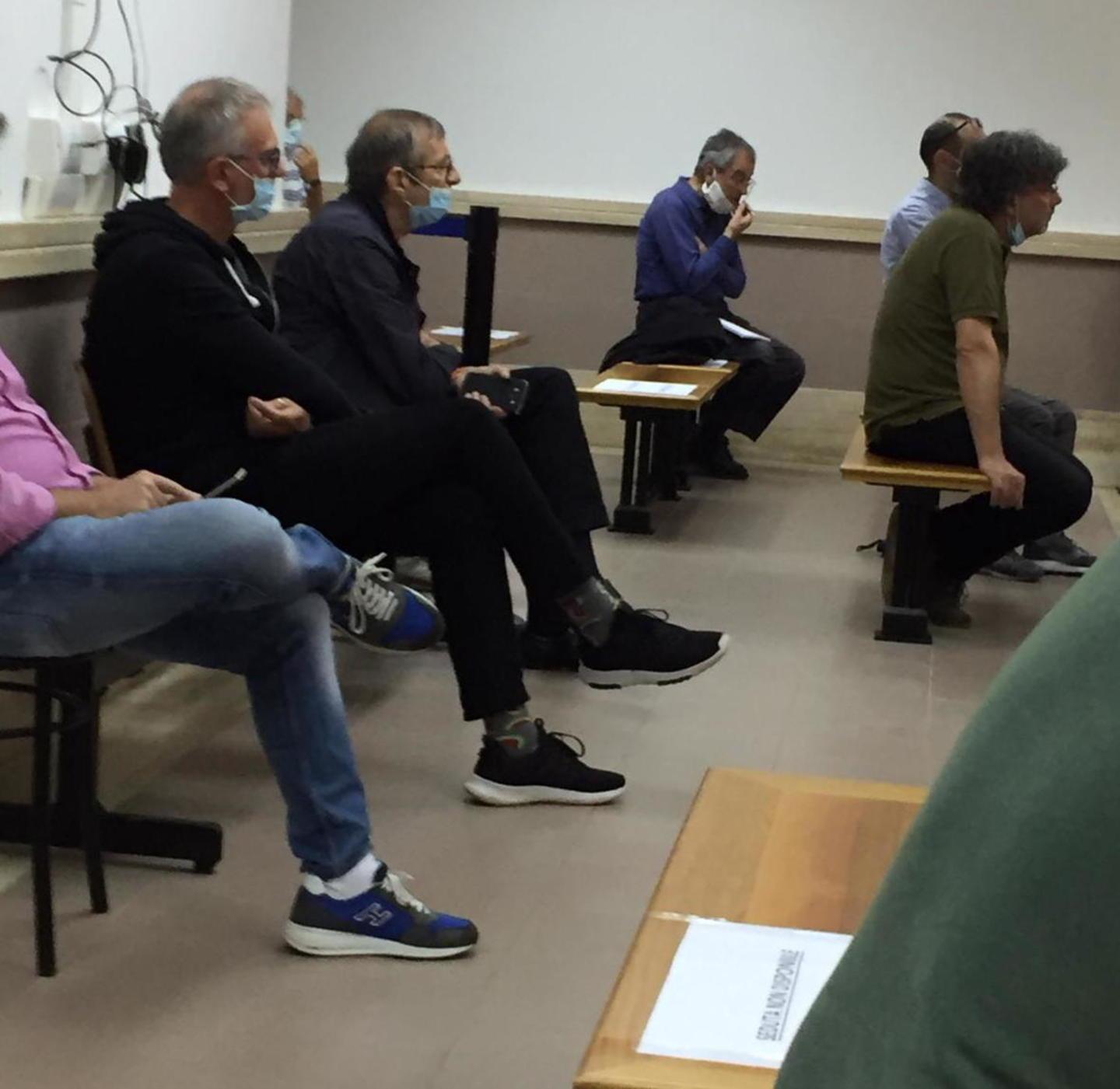 «Troppi in consiglio senza mascherina» 