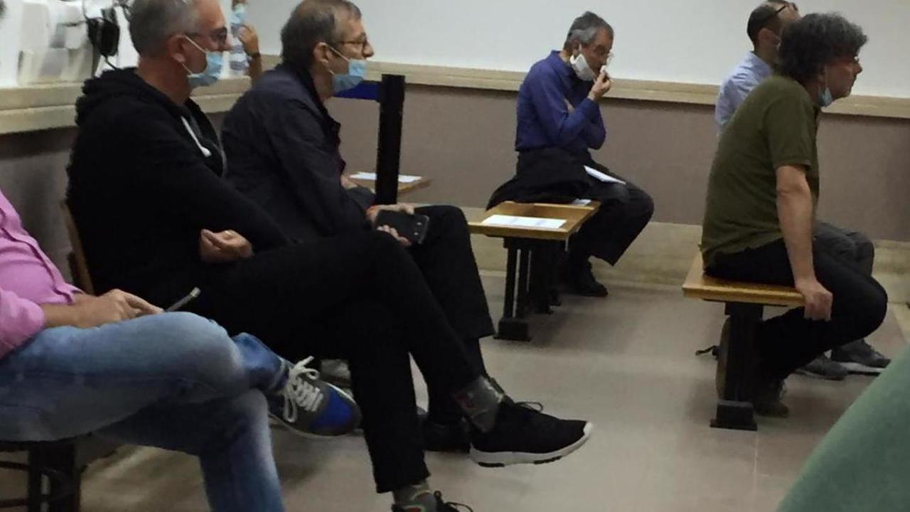 «Troppi in consiglio senza mascherina»