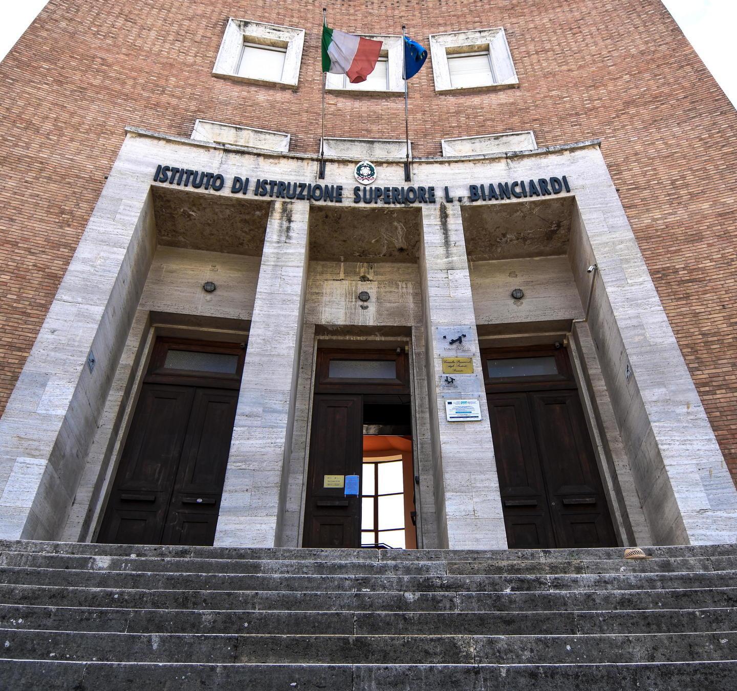Doppia incognita insegnanti Mancano anche al 50%