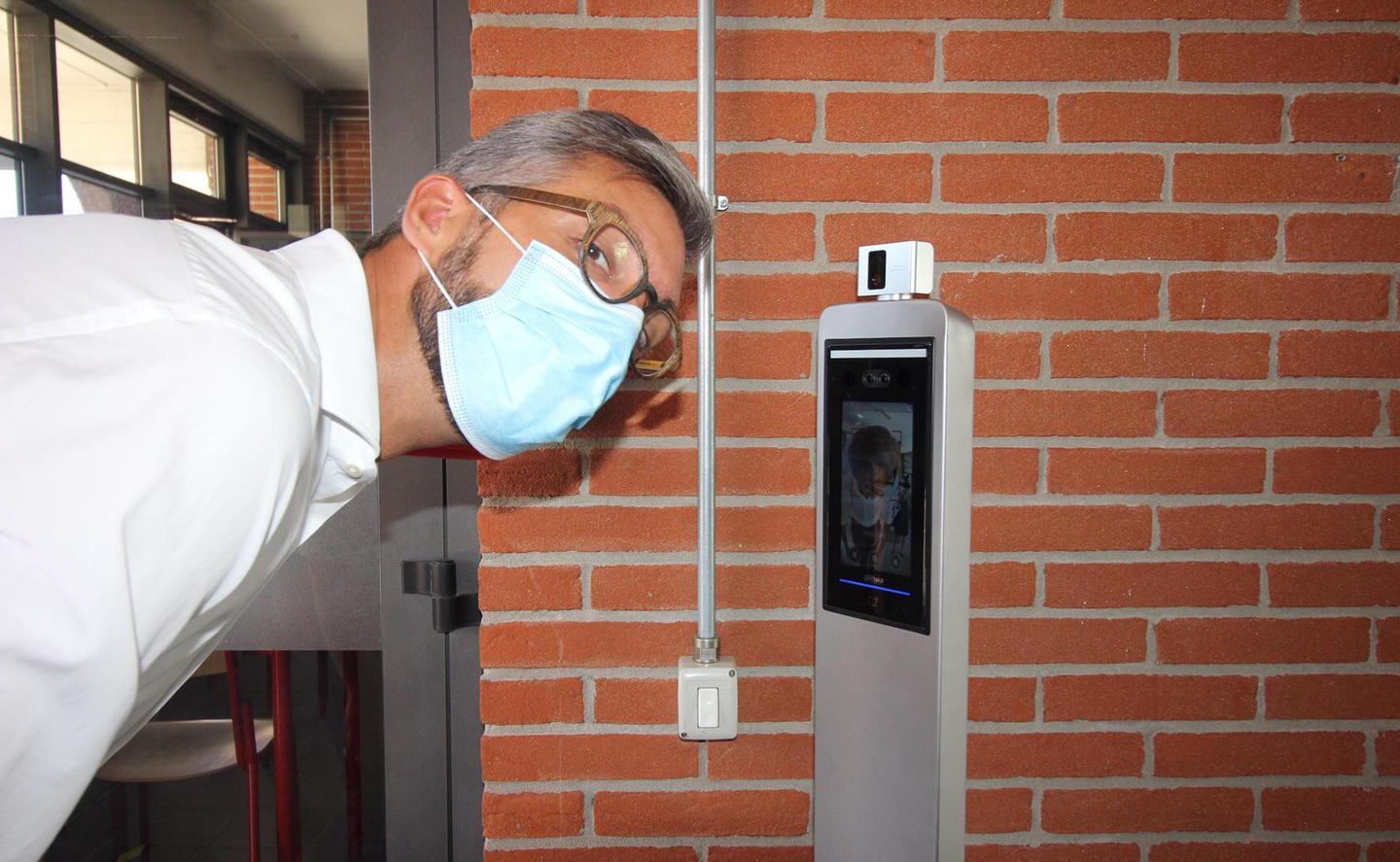 Se hai la febbre te lo dice il termoscanner all’ingresso della scuola 