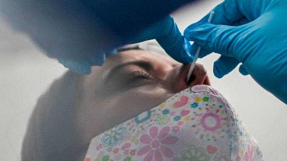Covid, tamponi e quarantene due nuove linee telefoniche