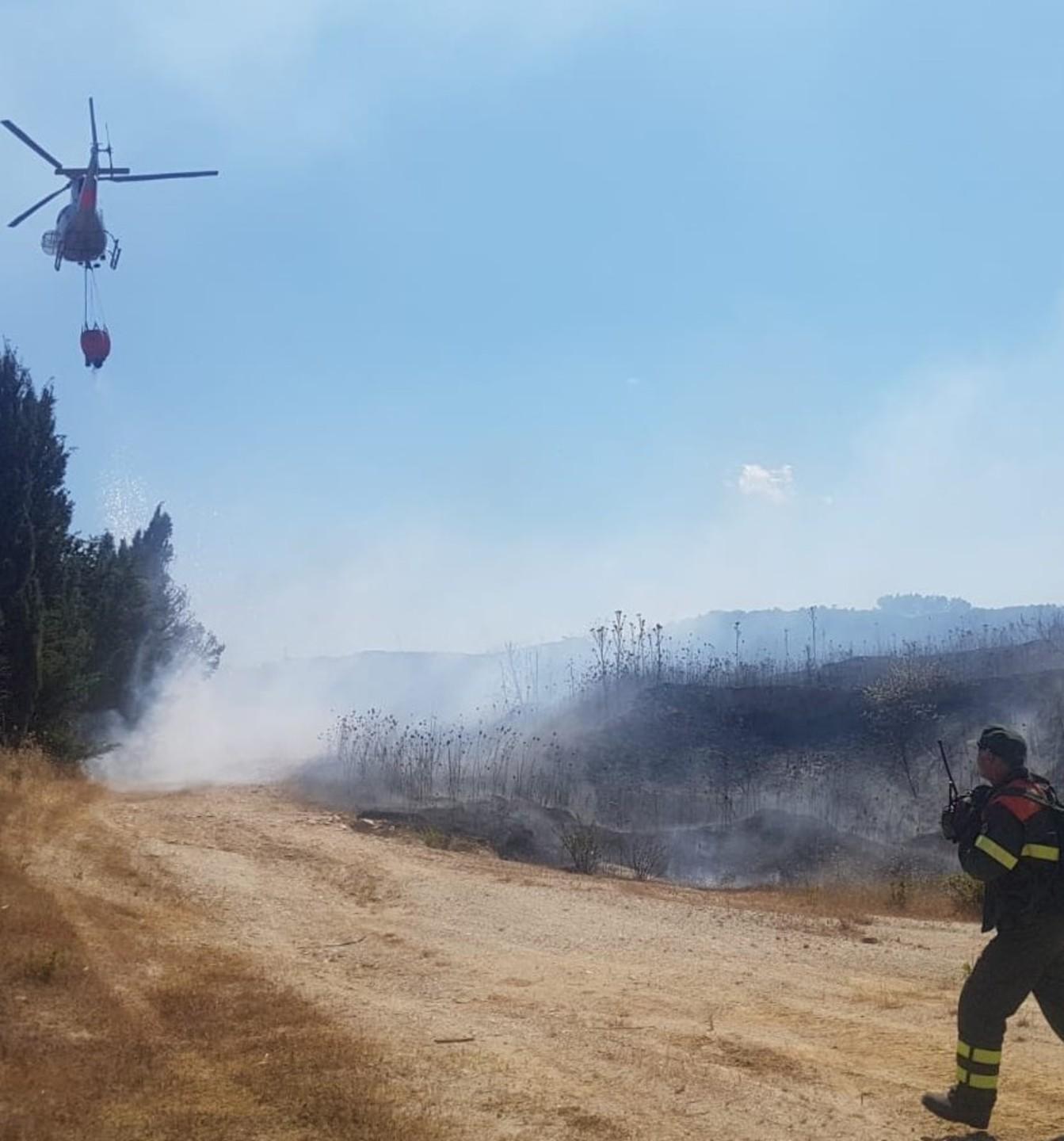Incendio alla “Cantoniera Rudas” in volo l’elicottero della Forestale