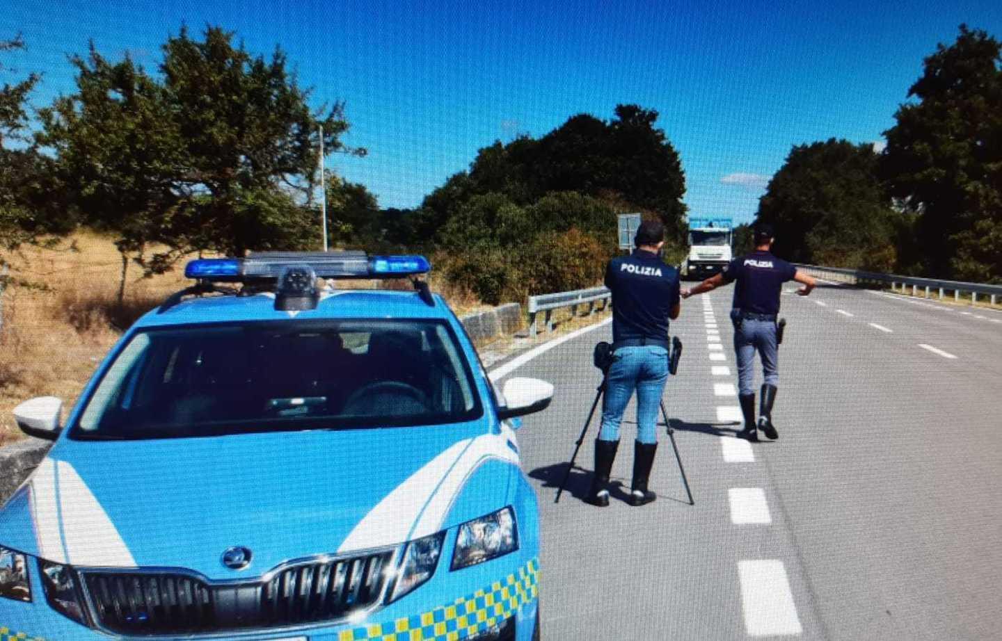 Sulla Sassari-Olbia a 193 chilometri orari: fermato e multato