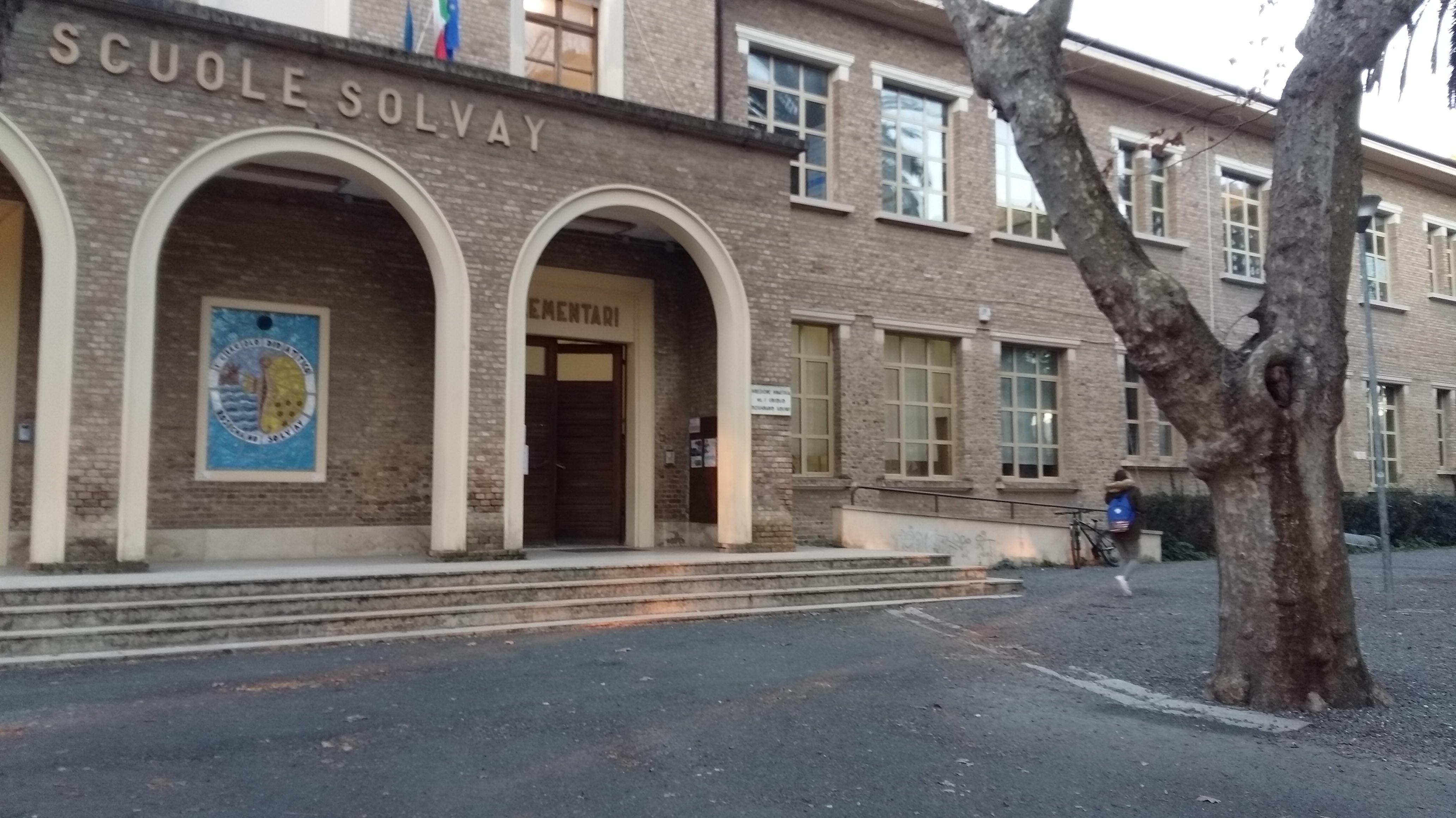 Ingresso a orari sfalsati e distanziamento, così riparte il polo Solvay-Alighieri 