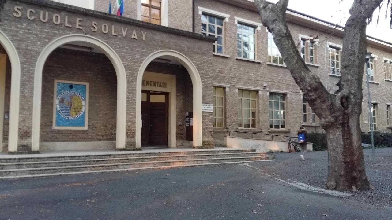 Ingresso a orari sfalsati e distanziamento, così riparte il polo Solvay-Alighieri