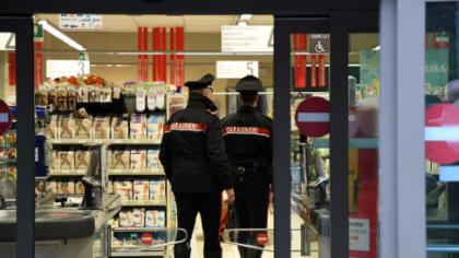 Due carabinieri alla Coop