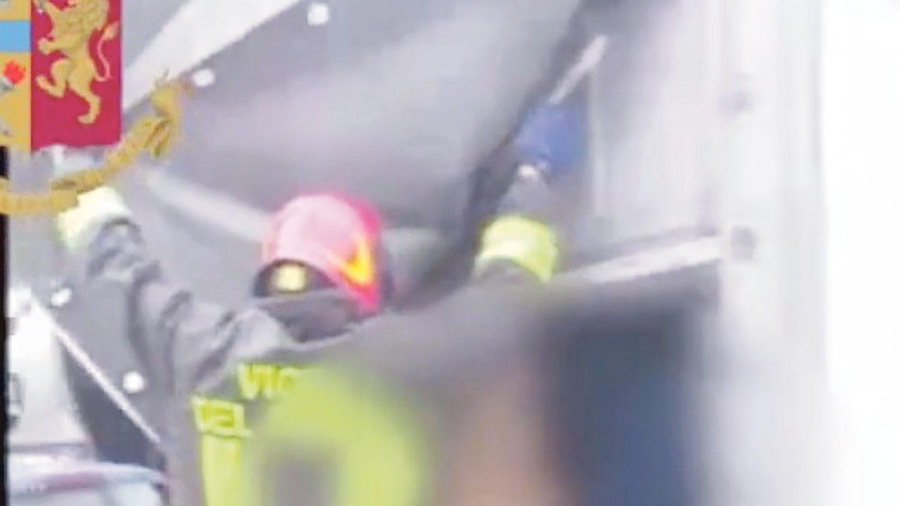Uno degli immigrati che si trovava sul camion: fermo-immagine estrapolato dal video della polizia