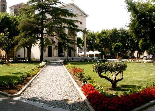 Un bando per dare in gestione aiuole rotatorie e parchi 
