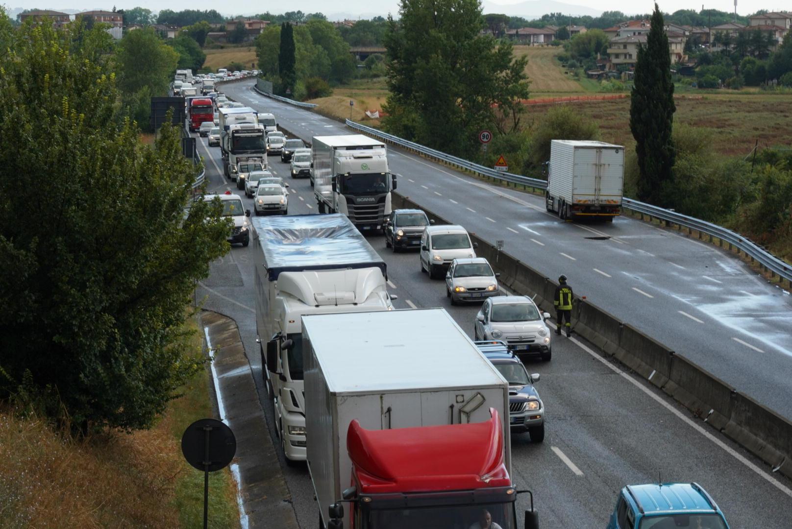 Lunghe code in superstrada