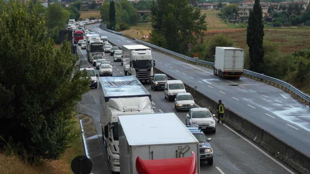 Lunghe code in superstrada