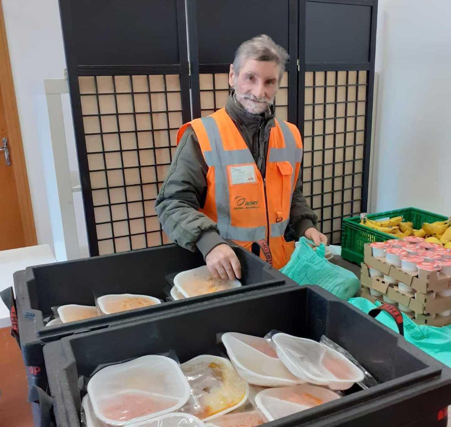 Ogni giorno l'Auser dona cibo a 113 persone: «E le richieste sono in aumento» 