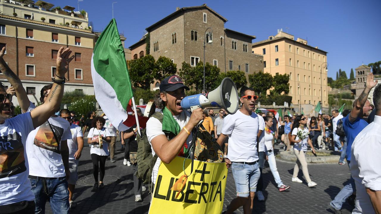Uno scatto dalla manifestazione "No mask" di sabato 5 settembre a Roma