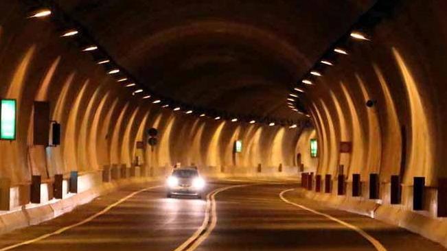 «Strada dei Marmi, non solo tir Apriamola al traffico normale»