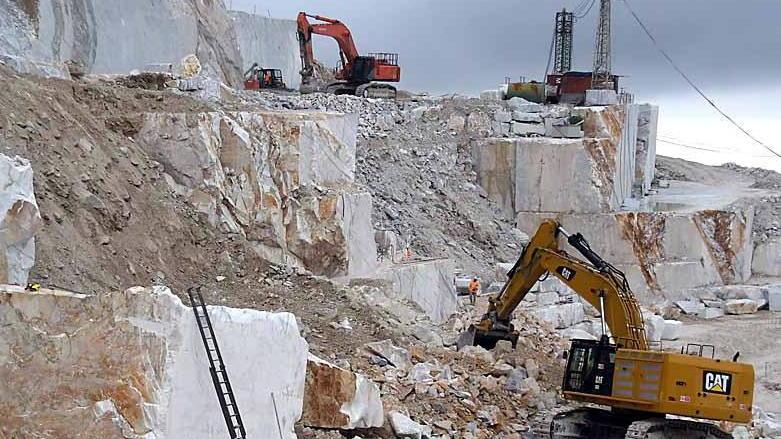 Cava chiusa per Covid, si rientra a tre alla volta