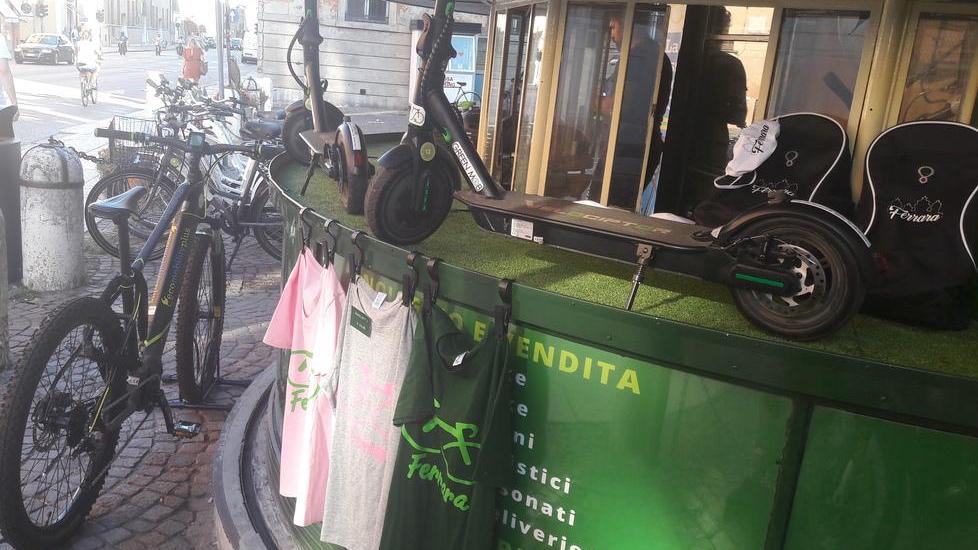 Le Mura e l’argine del Po per le bici “fuoristrada” E i monopattini in centro
