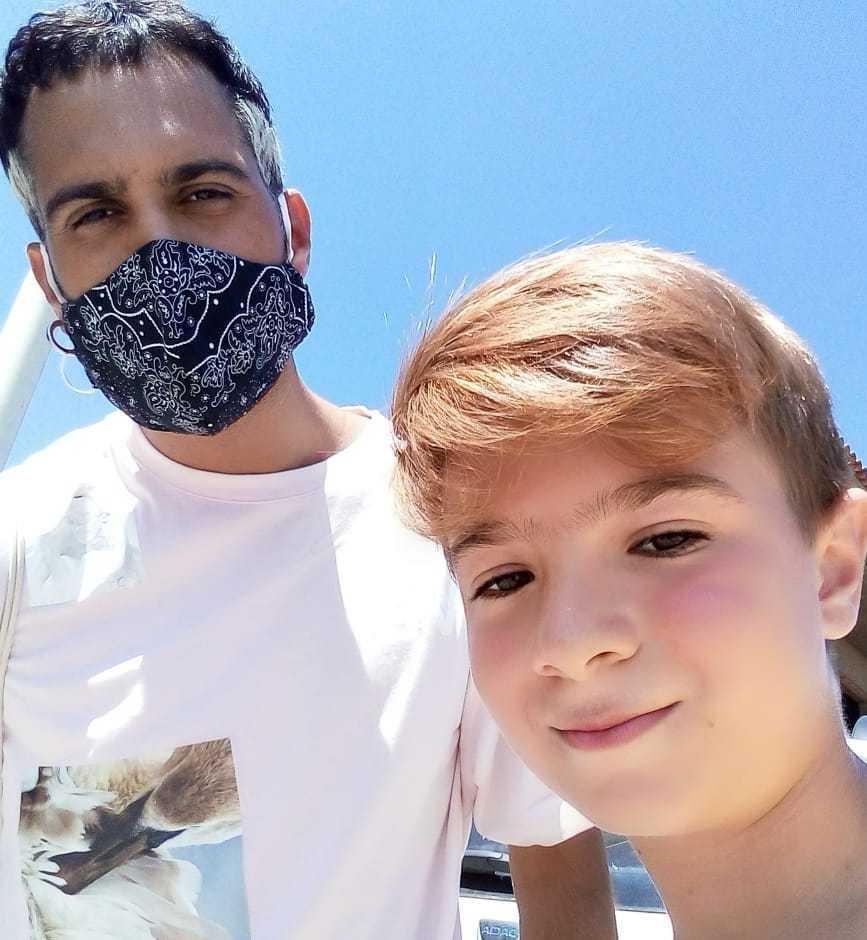 Mahmood, selfie e foto con i fans a Costa Paradiso