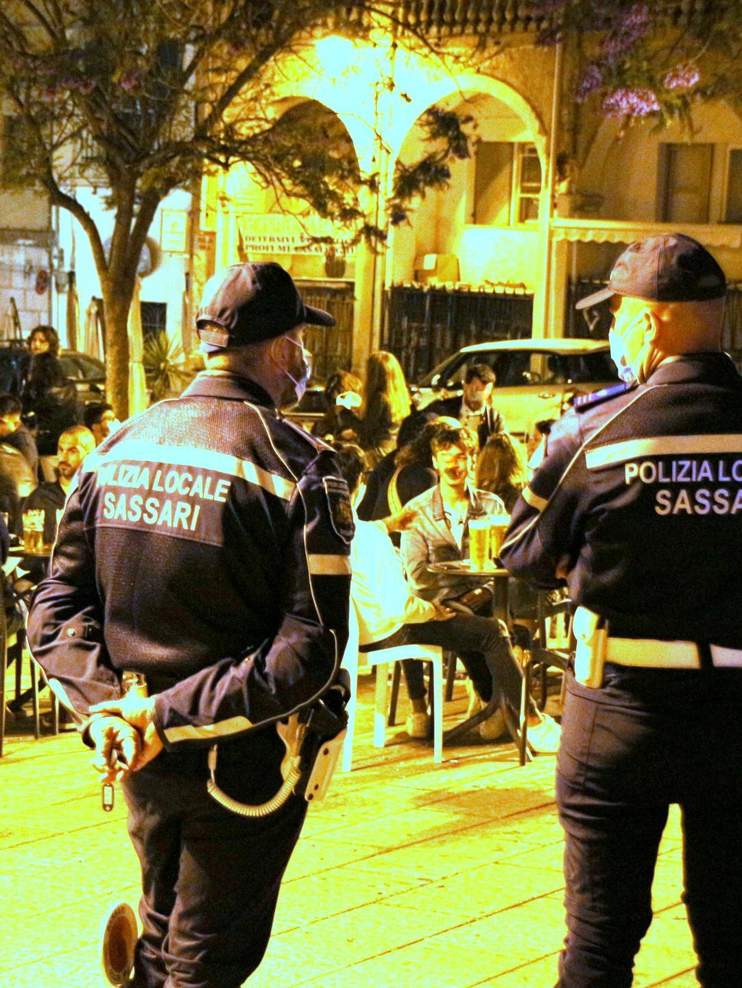 Sassari, senza mascherina? Multa da 400 euro 