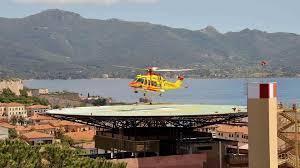 Scooterista di 32 anni trovato a terra nella notte, trasferito a Livorno con il Pegaso