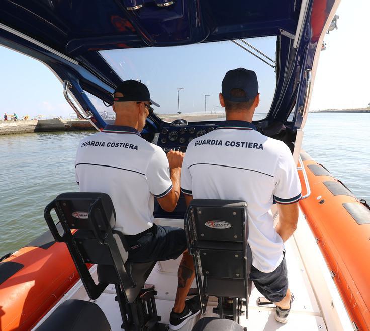 Lido Scacchi, recuperato un corpo in mare: è una donna morta da due mesi 