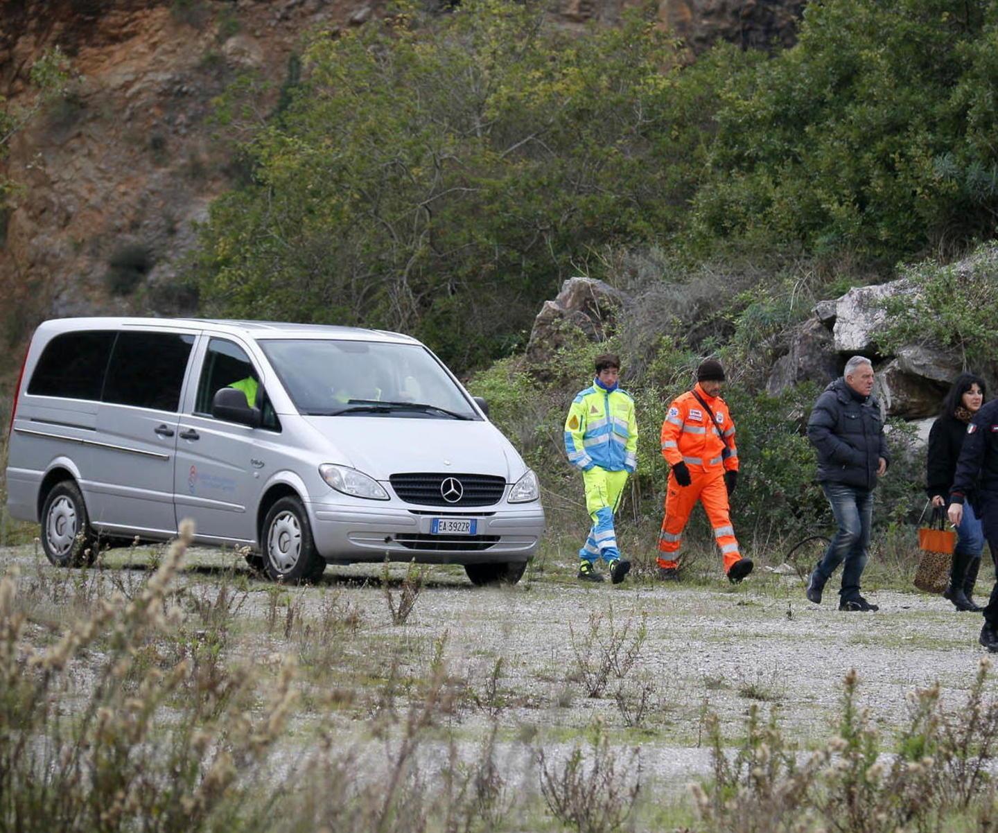 Muore a 30 anni: trovato cadavere fuori dall’auto nel parco di Migliarino 