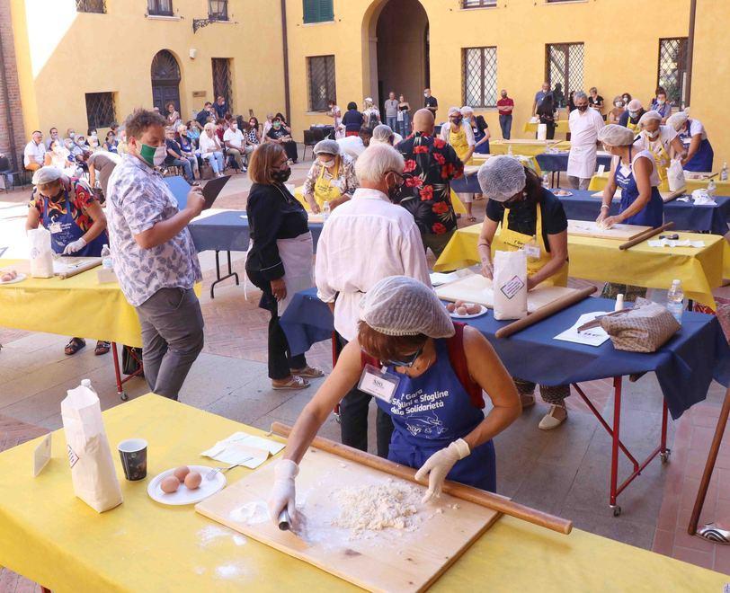 Ferrara, per l’Ado da tutta Italia: gara di solidarietà per sfogline e sfoglini 