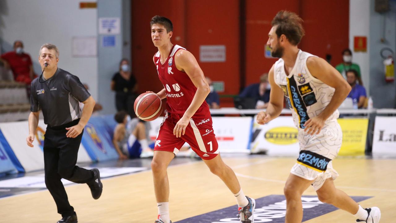 Leo Candi in azione nel match d'andata contro Cremona