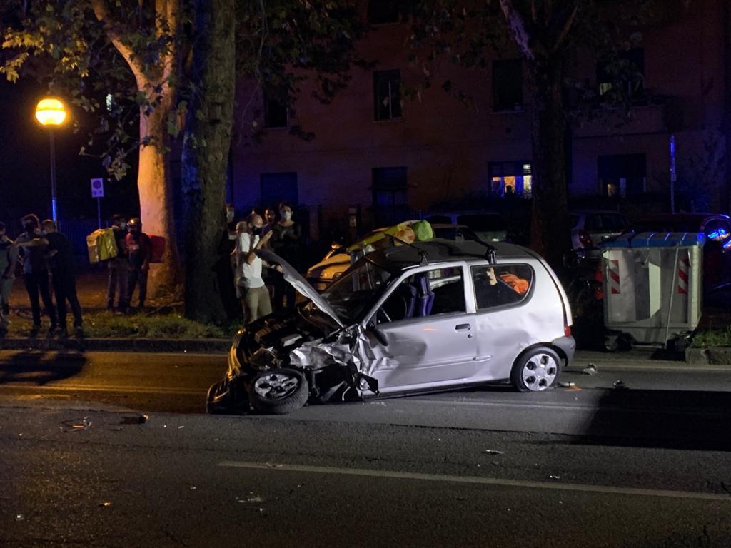 Reggio Emilia, schianto tra auto in viale Piave