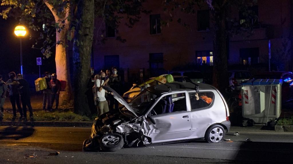 Reggio Emilia, schianto tra auto in viale Piave