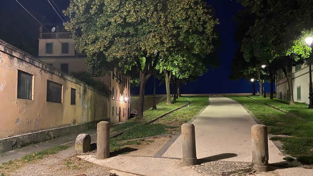 Quindicenne cade in bici dalle Mura all'altezza del carcere