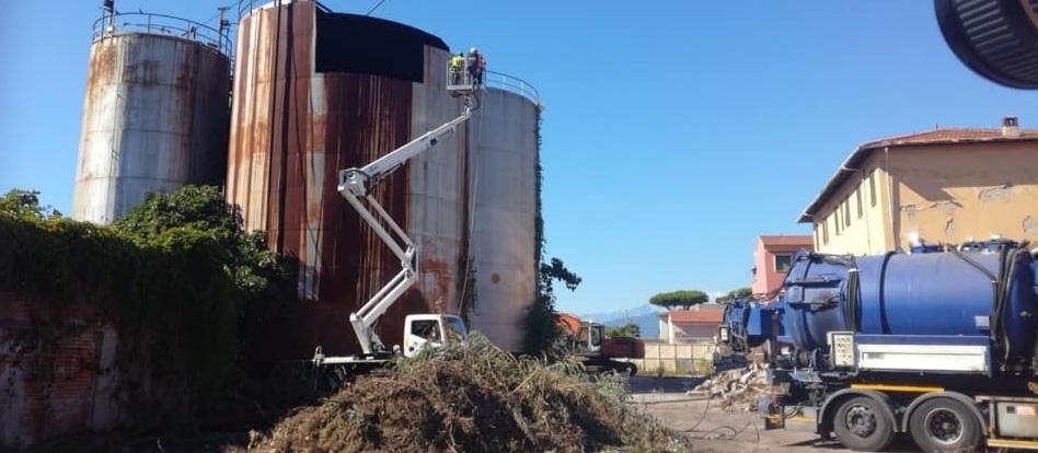 Ex Salov, è iniziata la demolizione dei silos
