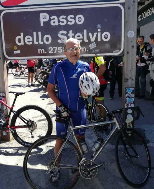 Romano Prodi scala lo Stelvio per la “Maratona Alzheimer” 