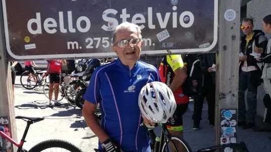 Romano Prodi scala lo Stelvio per la “Maratona Alzheimer”