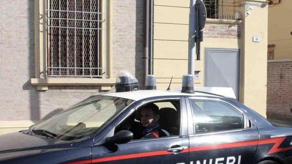 Vanta un credito Rapina il cellulare al suo ex amico