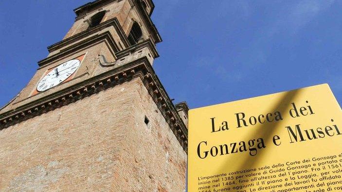 Da grande maniero militare a sede di municipio e teatro
