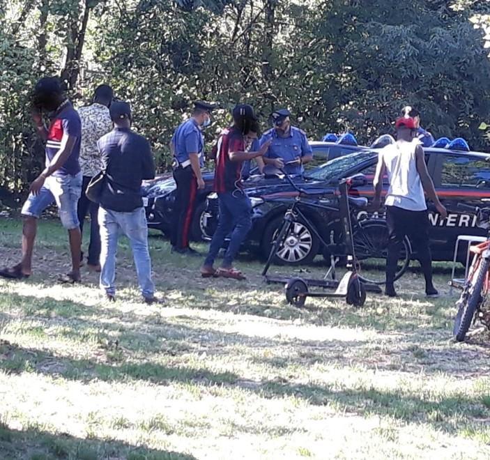 Blitz antibivacco nel parco Scoperti droga e clandestini 