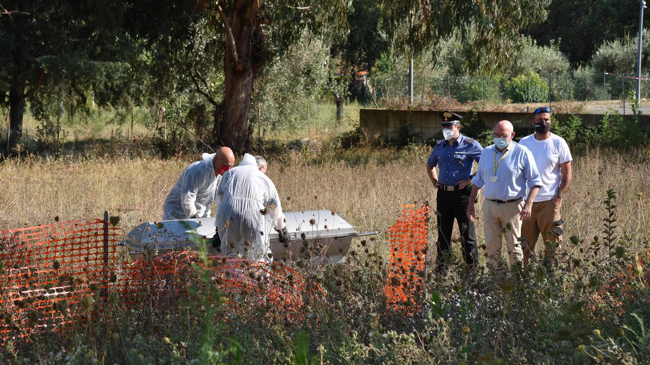 Grosseto, cadavere trovato in un campo