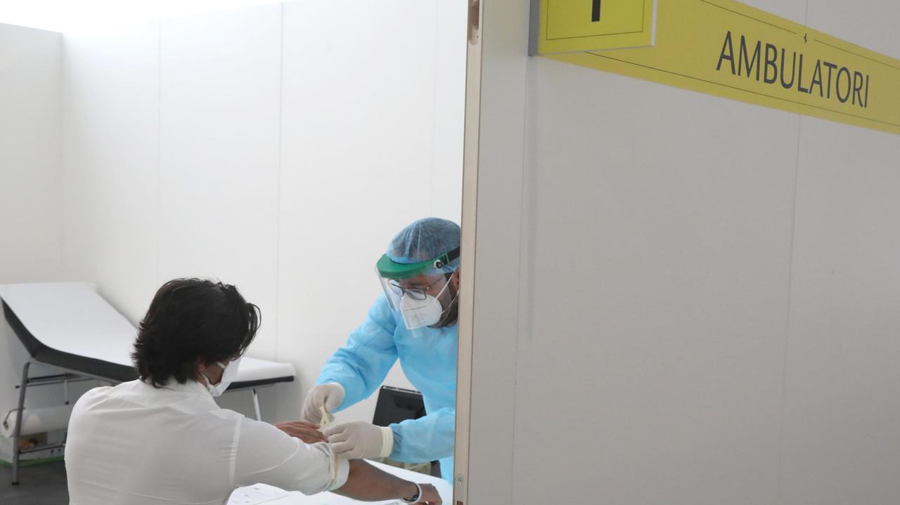 Coronavirus in Emilia Romagna, 132 i nuovi casi, 4 in terapia intensiva. Nel modenese 21 positivi, di questi 14 sono da rientri dall'estero