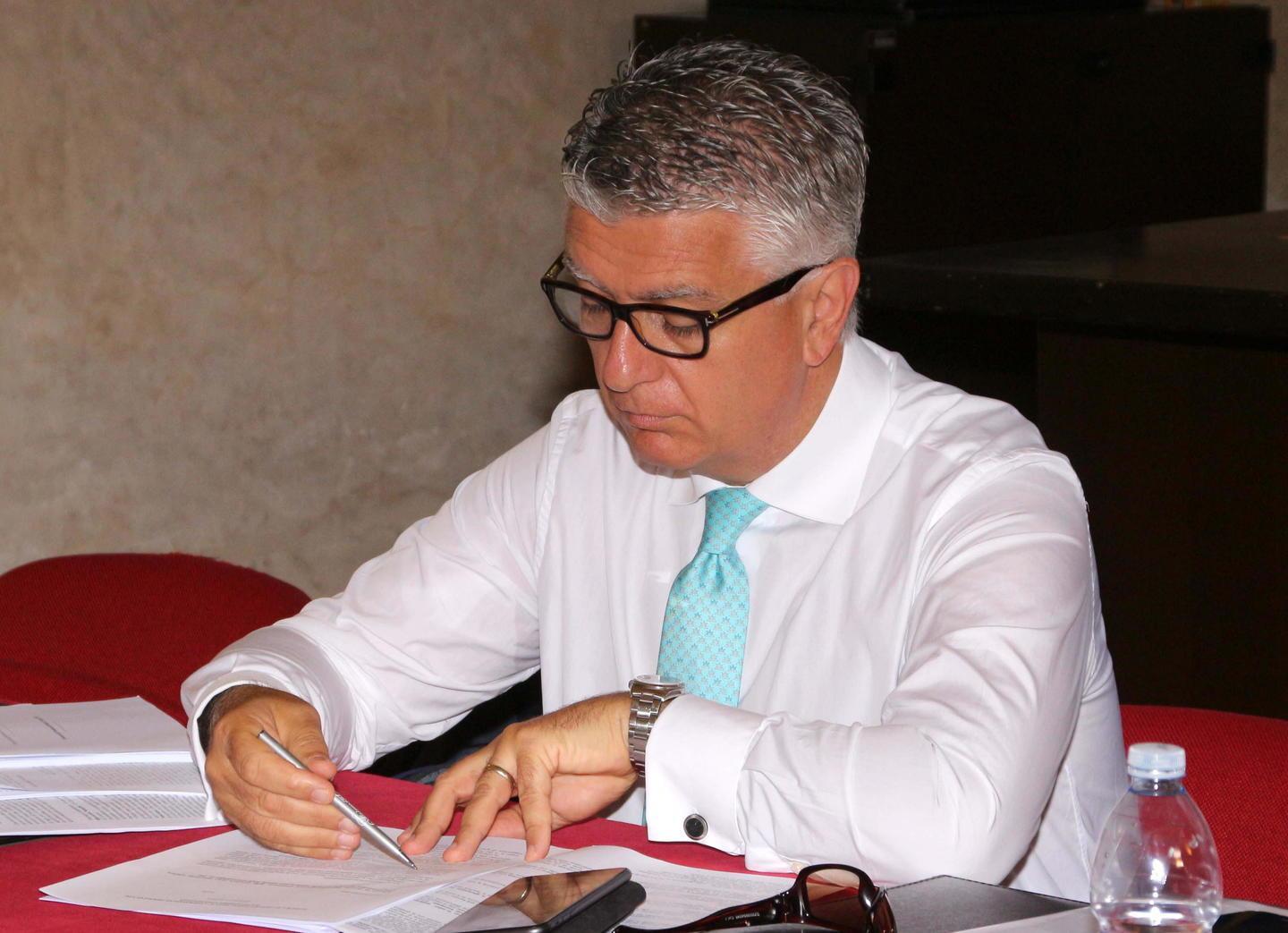 Malore per il senatore Mallegni ad Aulla in campagna elettorale: "solo stanchezza"