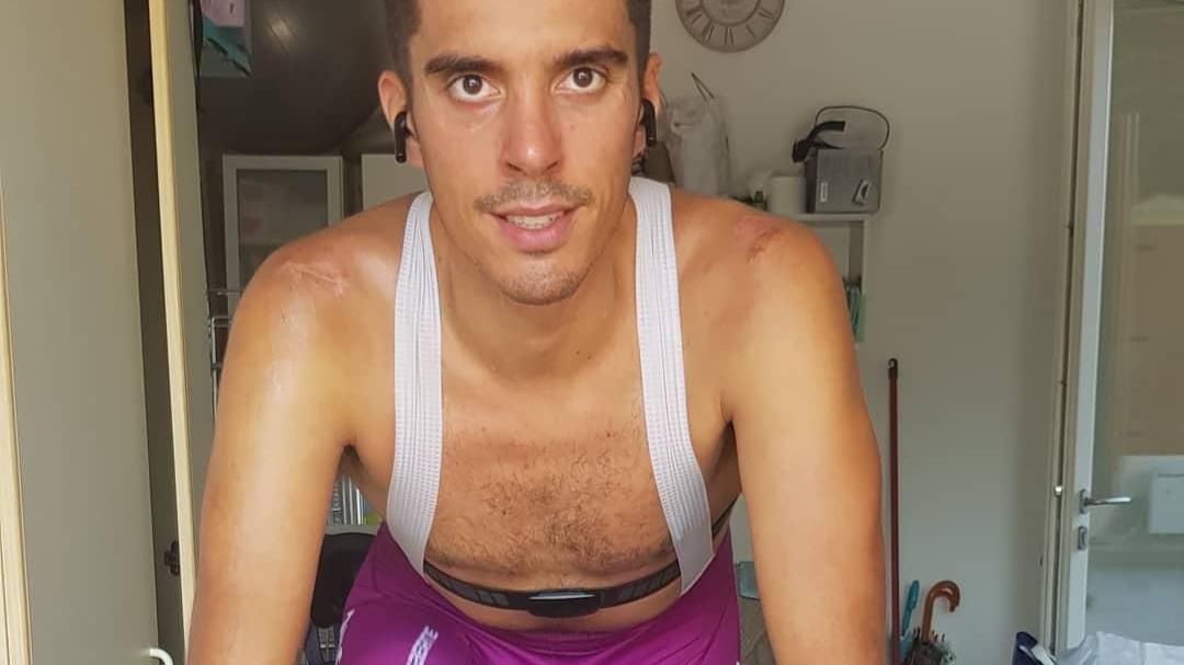 Mirco Maestri alle prese con gli esercizi di rieducazione per la spalla