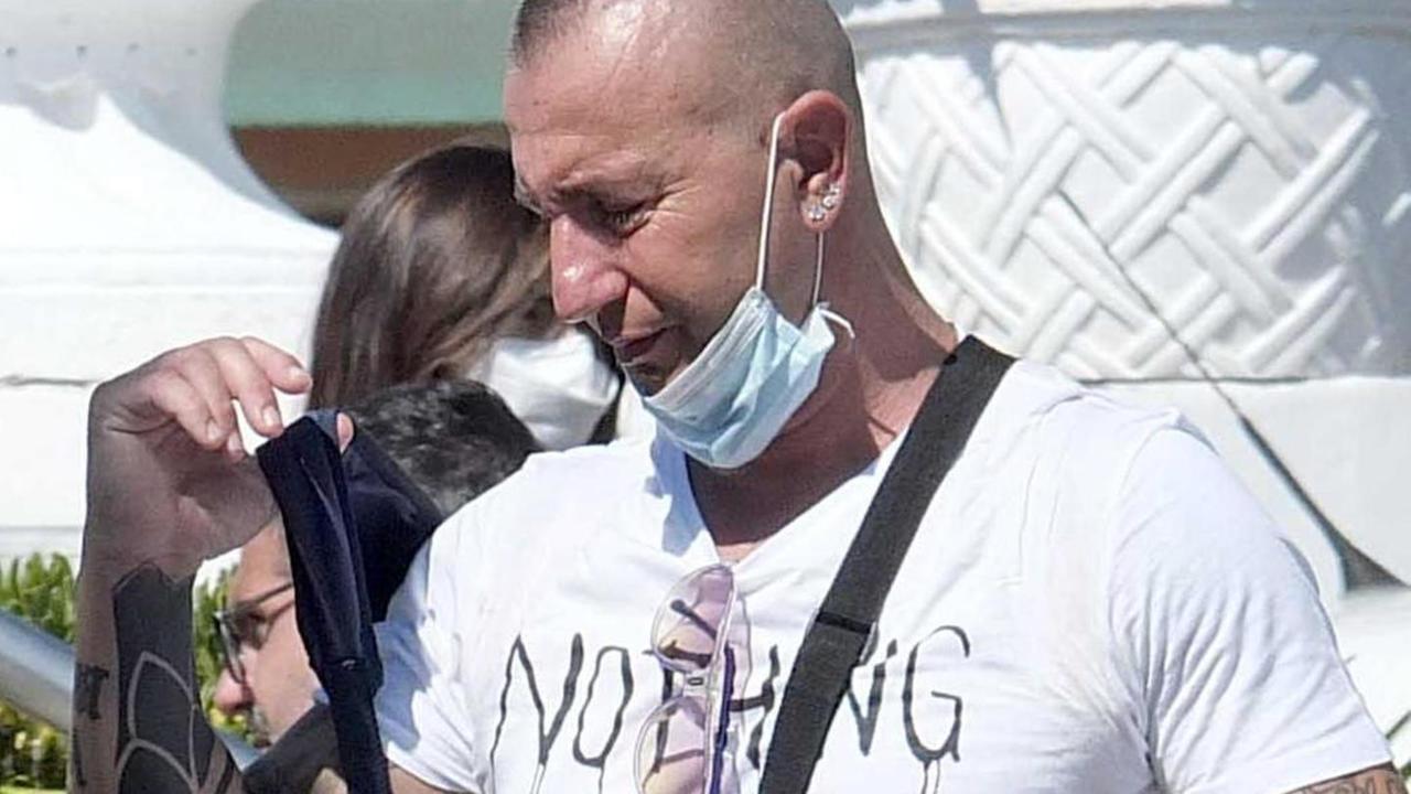 «Fammi la foto sotto l’arco»: crolla la trave e muore schiacciata davanti al fidanzato