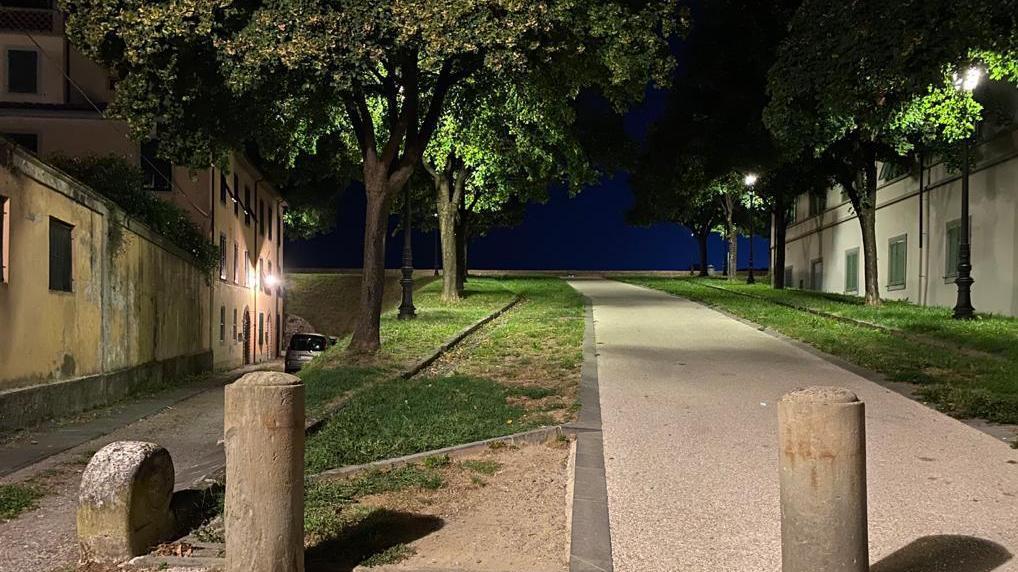 Paura per un’adolescente che cade in bicicletta all’interno delle Mura