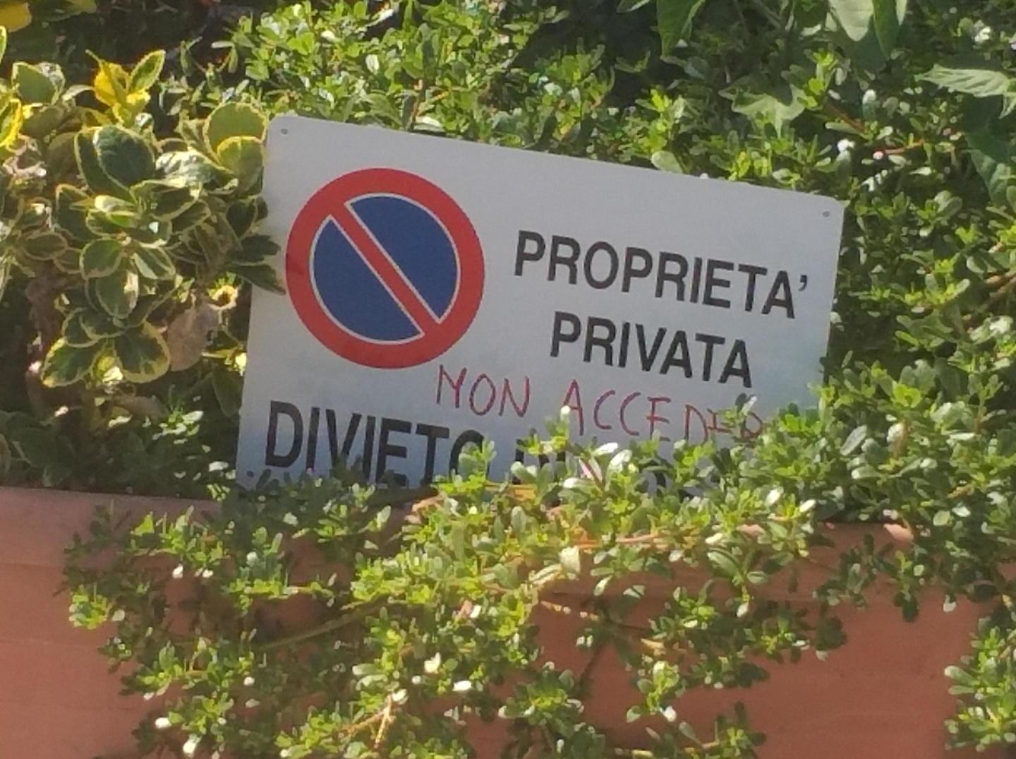 Il titolare del locale rischia di essere indagato «È una cosa tremenda, siamo sconcertati» 