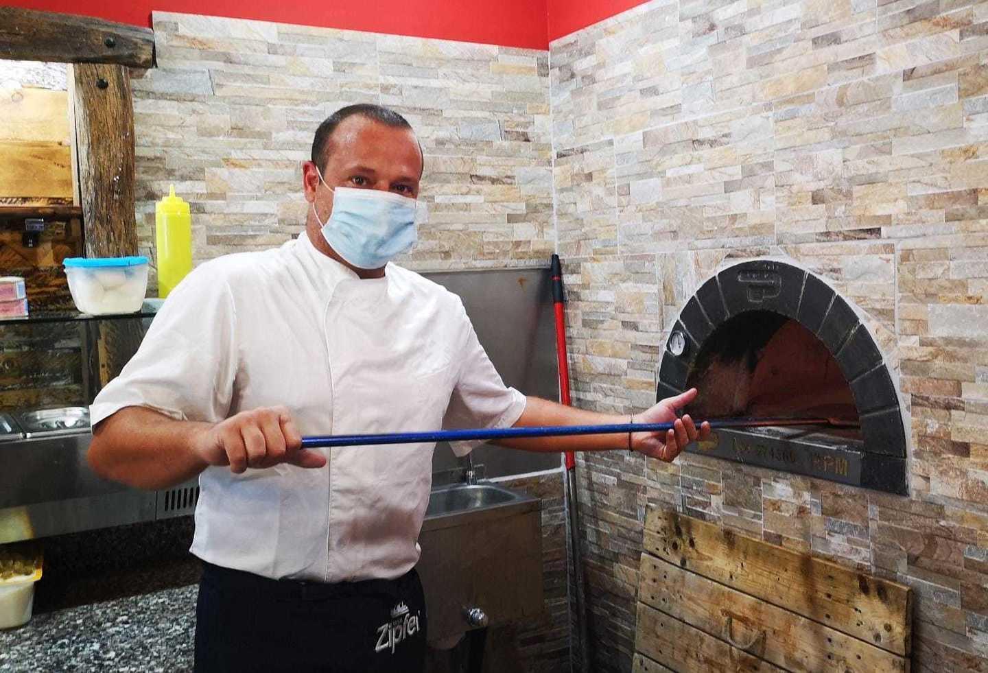 La pizzeria amplia i locali in vista di un inverno condizionato dal Covid