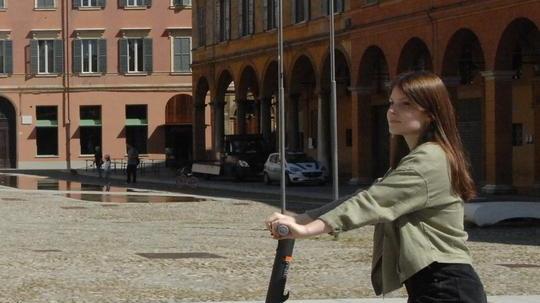 Modena, boom elettrico: 500 monopattini in città